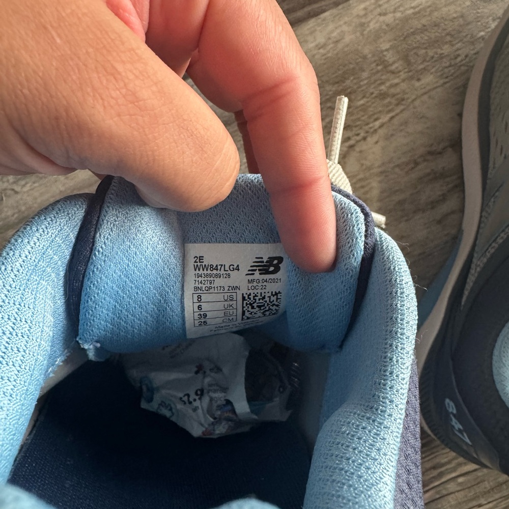 Women’s New Balance 847 V4 - Picture 4 of 4
